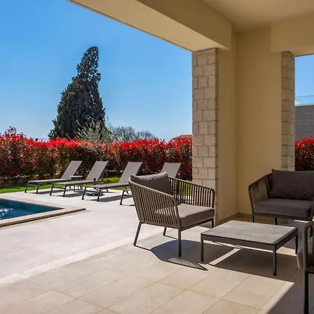 Bor Holiday home Tar-Vabriga